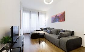 Kazinczy 3 Jewish Hq Bedroom + Living With Balcony